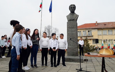 Десетки деца пред Апостола в Пчеларово