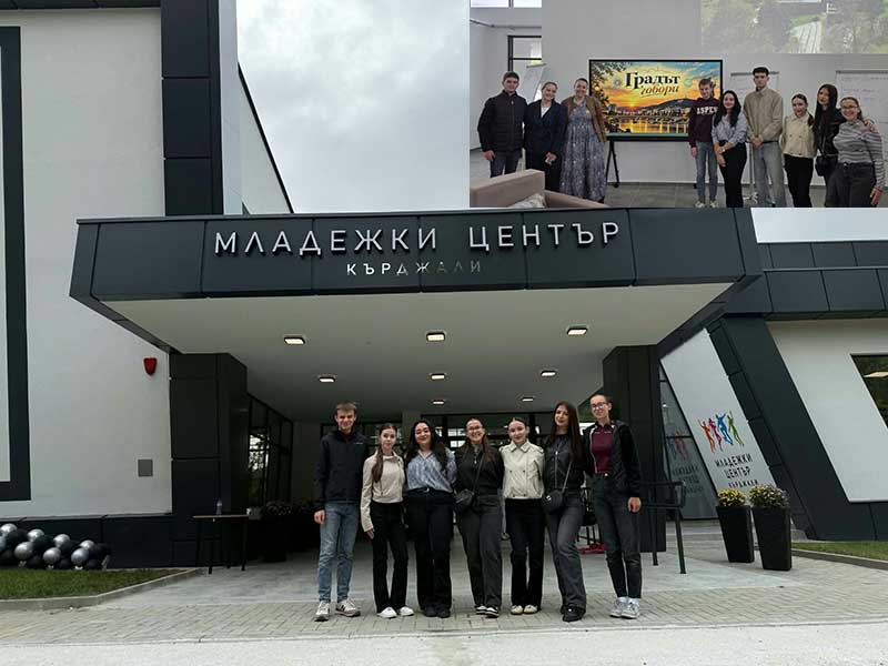 Победителите в куиза при откриването на Младежкия!