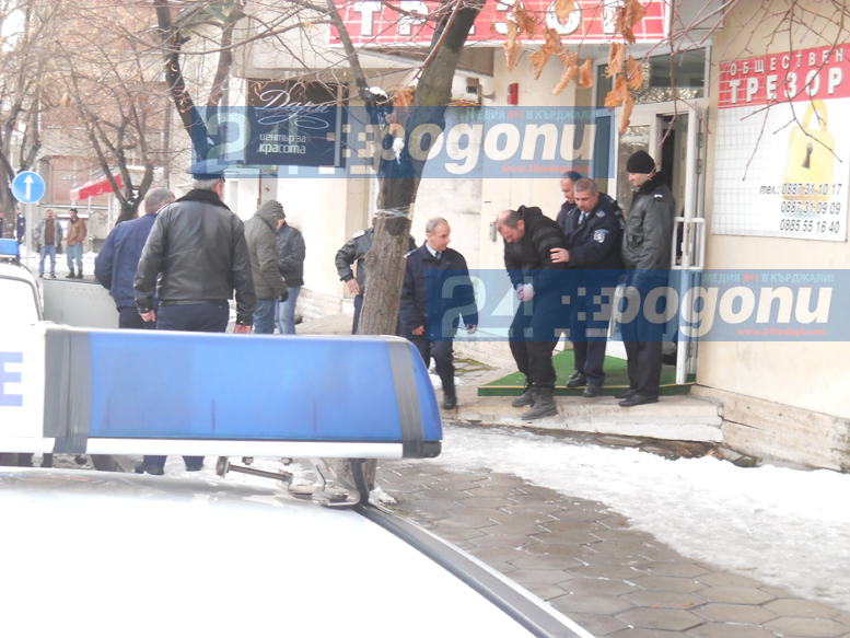 Мегера в Кърджали: Автомати срещу охранителите, неуспешен обир и…