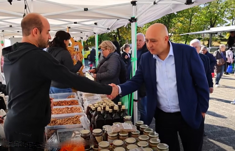 Какво си купи кметът и защо се зарадва на опашките…