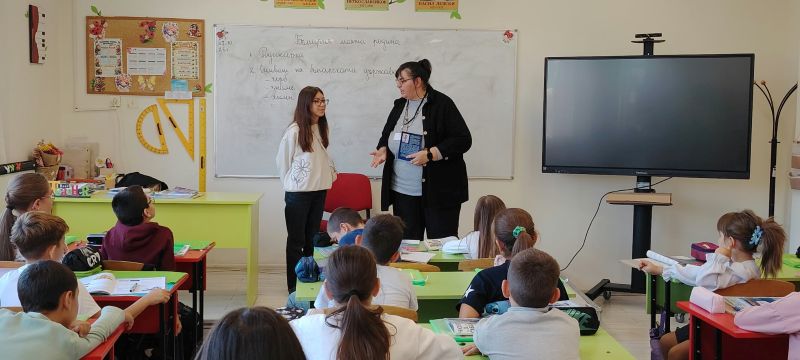 12-годишната Лара представи дебютната си книга с приказки