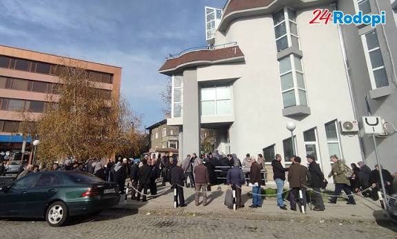 Задържаха селски кмет за фалшиви документи за пенсия!