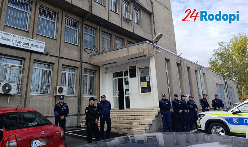Полицията за отвеждането на кмета…