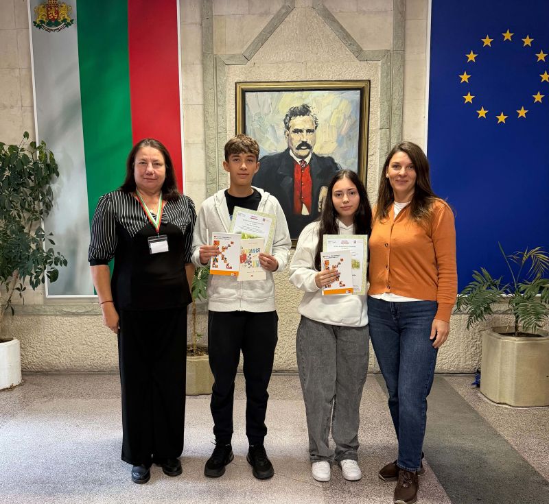 Отличия за хайкуто на Мелани и Денис