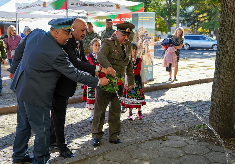 Армията дойде, кой иска да бъде войник…